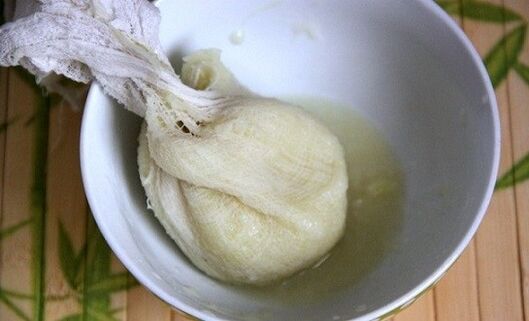Jugo de cebolla para limpiar el cuerpo de parásitos.